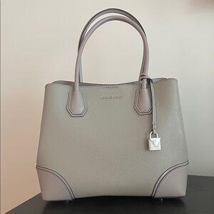 Michael Kors Mercer Gallery Medium Leather Satchel in Pebbled Gray